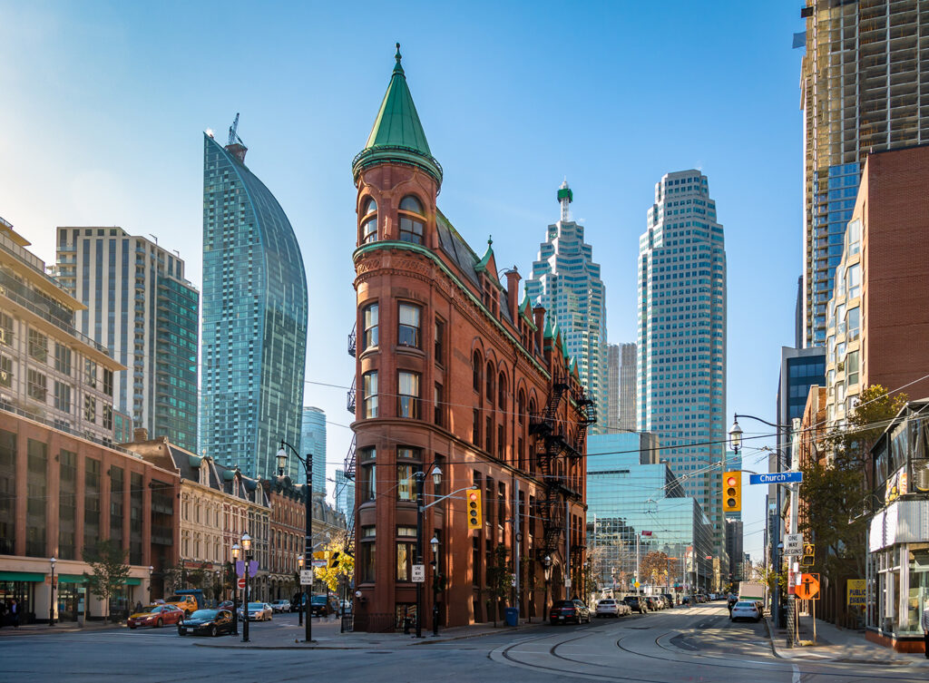 Toronto vs. Montreal: Choosing the Perfect Canadian City for Your Vacation